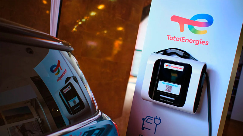 Punto de carga para vehículos eléctricos de Total Energies.